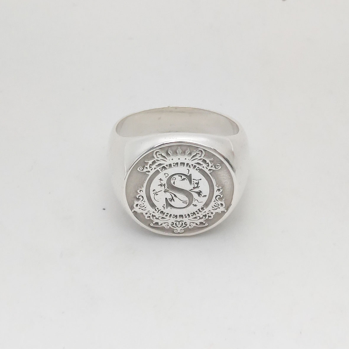Custom Engraved 17mm Round Top - огляд і ціна Initial Ring Custom