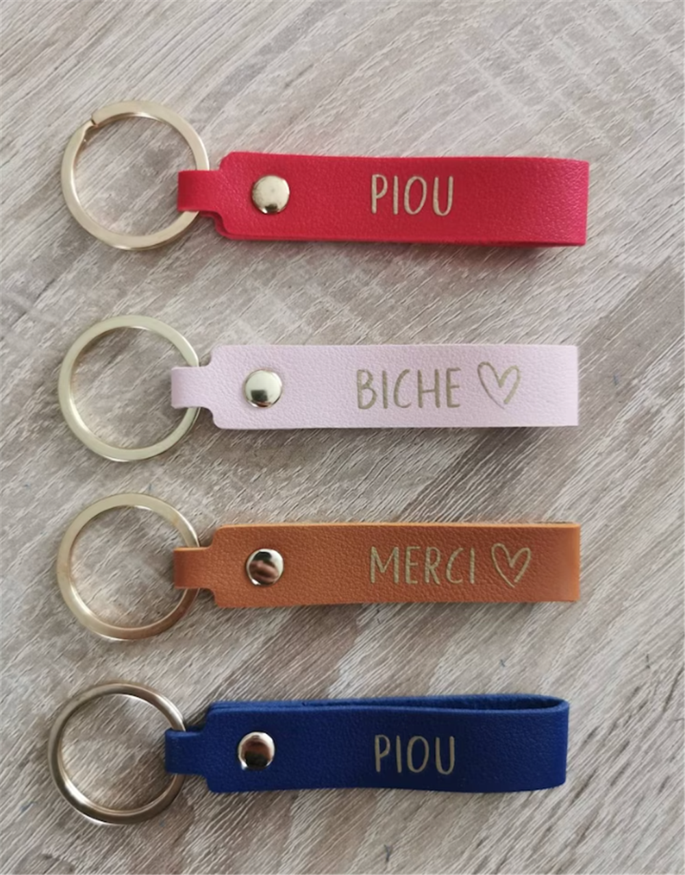 Personalized Leather Key Holde - огляд і ціна Monogram Keychain Leather