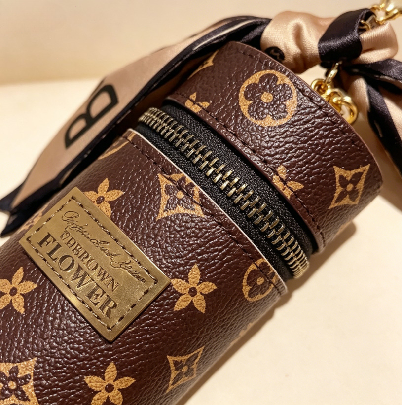 Vintage Brown Floral Monogram  - огляд і ціна Monogram Keychain Leather